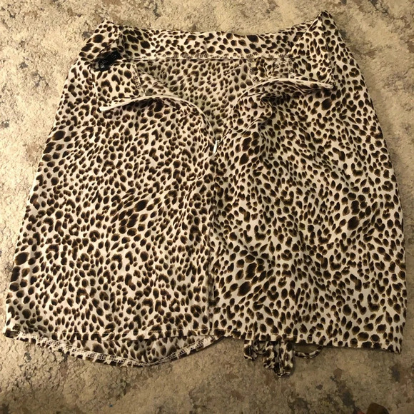 Nasty Gal Asymmetrical Scrunch Leopard Mini Skirt - Picture 5 of 5